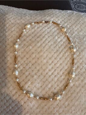 Vintage fashion gold-tone and faux pearl necklace